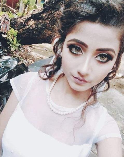 拥有神仙颜值的印度女孩曾凭橄榄绿眼睛走红如今变化大