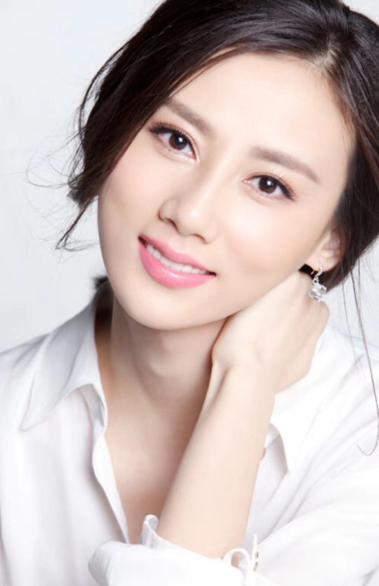 她演过很多当红电视剧,却一直戏红人不红,出道以来零绯闻