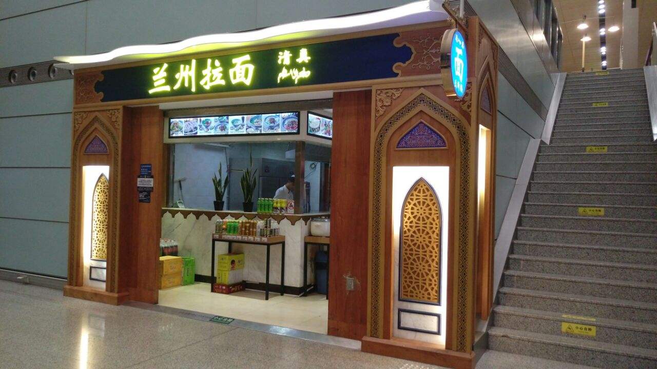 火爆一时的兰州拉面如今生意惨淡为何还不倒闭看完就懂了