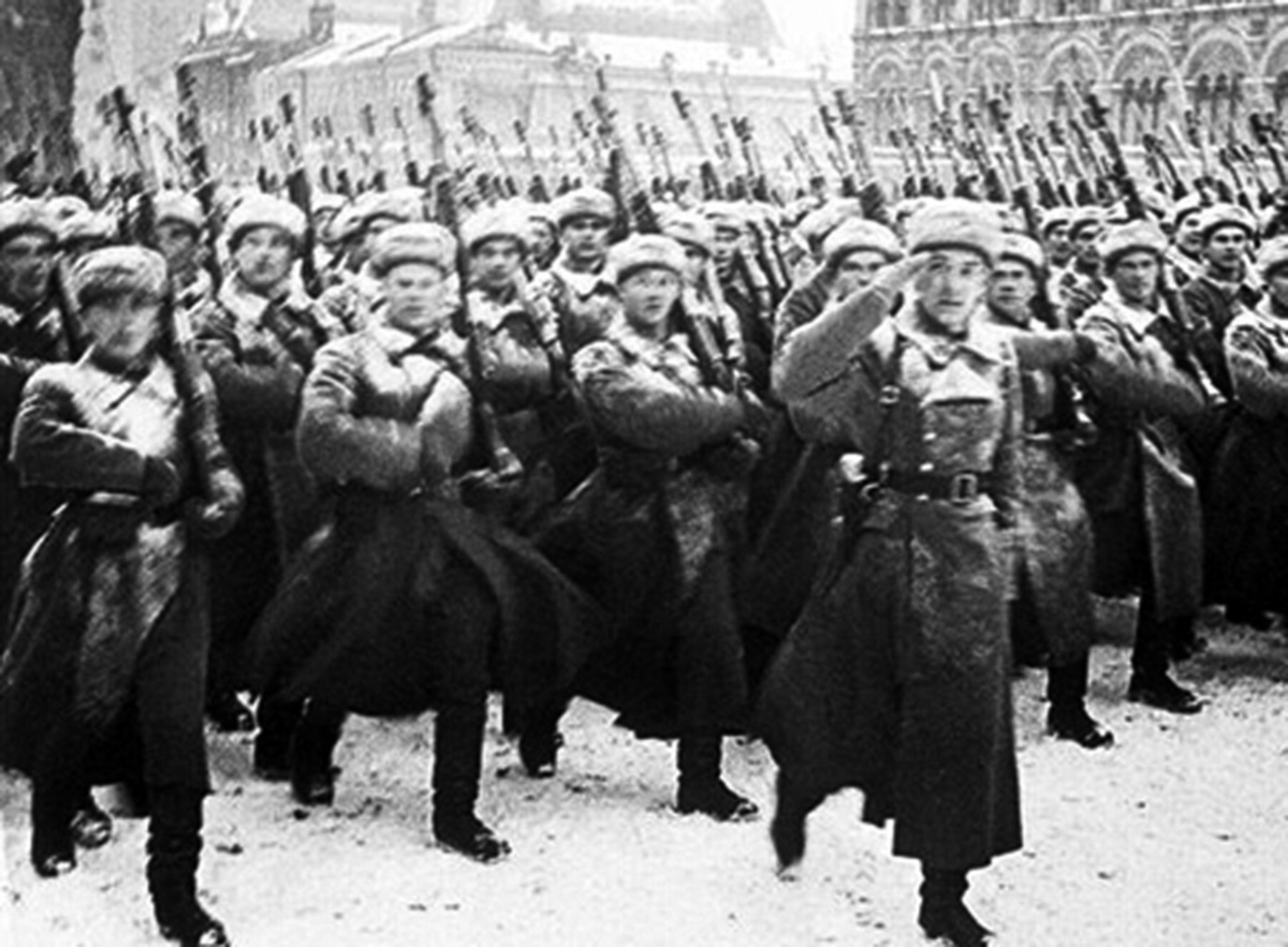 背信弃义的联合自己的盟友,聚集了190个师550万人,向苏联边境冲锋且 