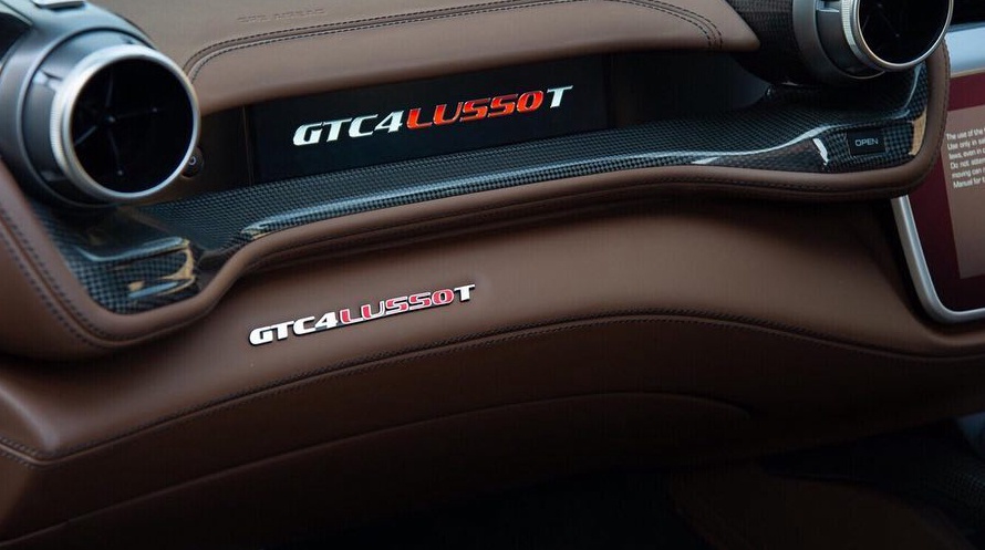 法拉利GTC4Lusso实车 时尚舒展的造型