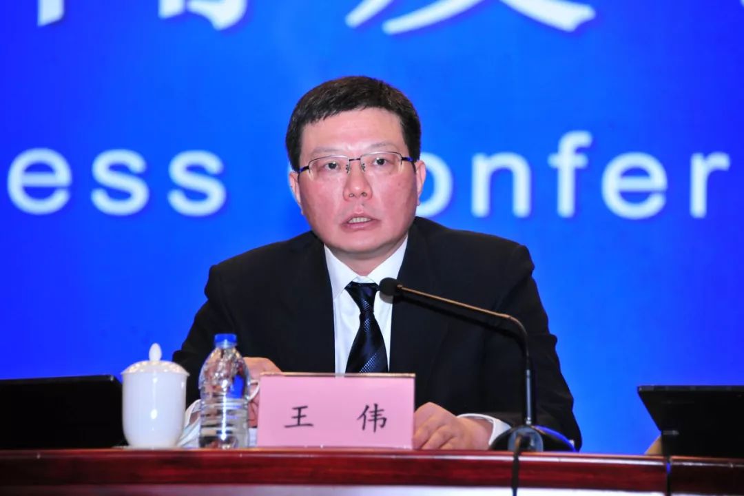 工信部原材料司司长王伟表示,口罩生产原料主要是高熔指纤维聚丙烯