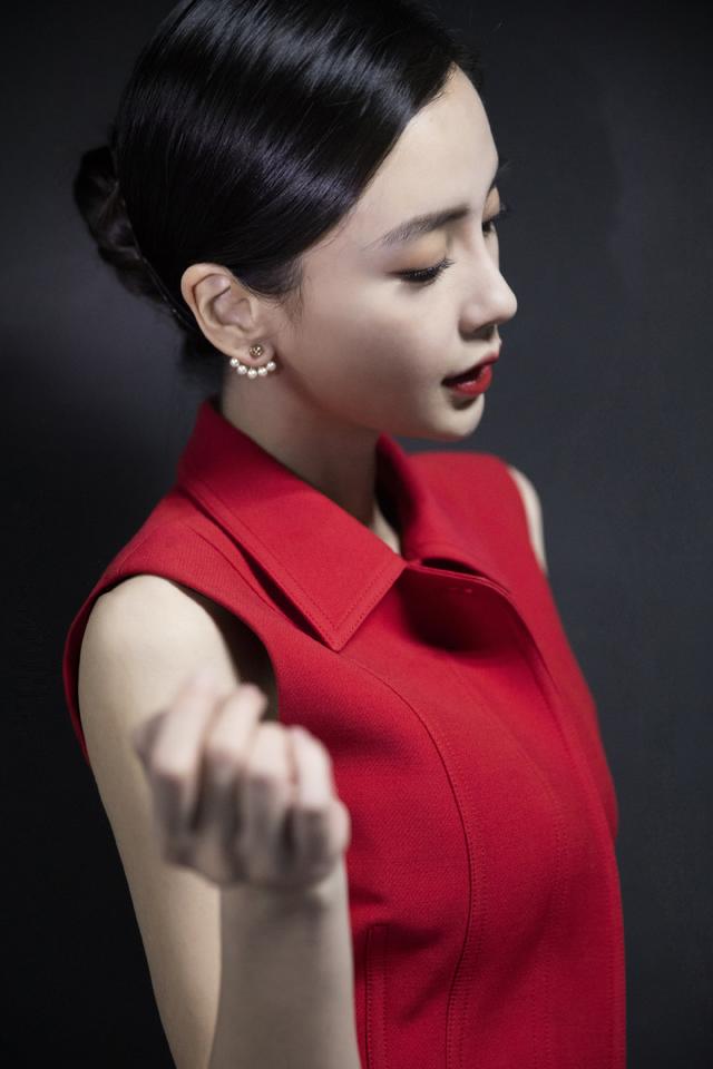 穿红衣超美的三位女明星,这位甜的像可爱小红帽