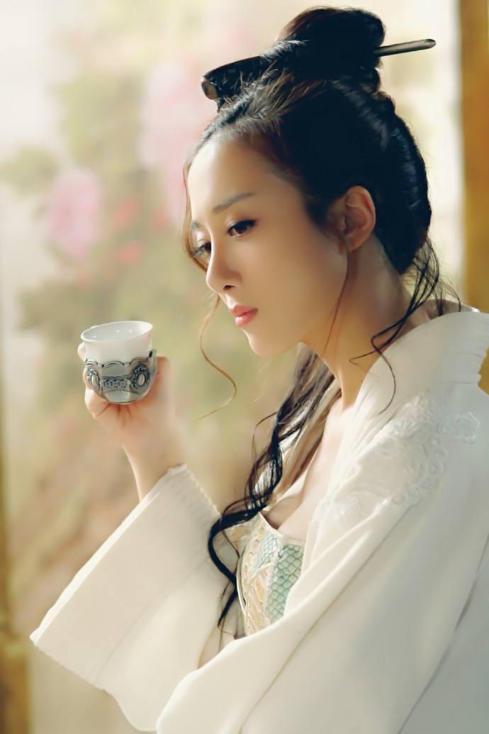 被狗咬伤,毁容被缝数十针,如今在《知否》演朱曼娘人气高涨