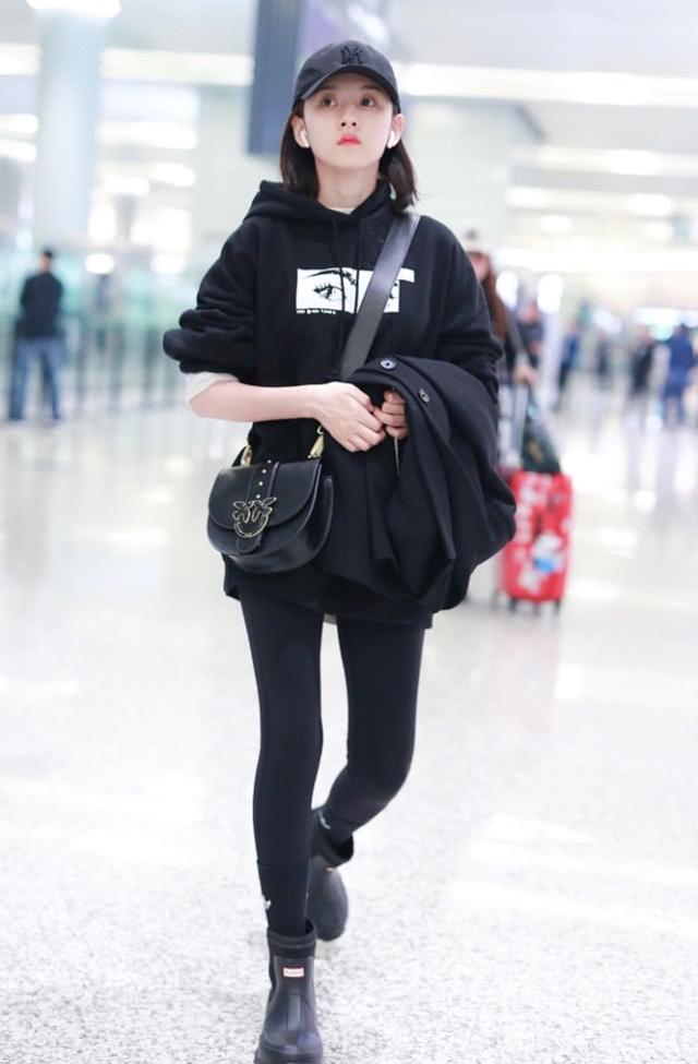 宋祖儿穿无痕裤想秀腿不料暴露腿部缺点网友这才真实