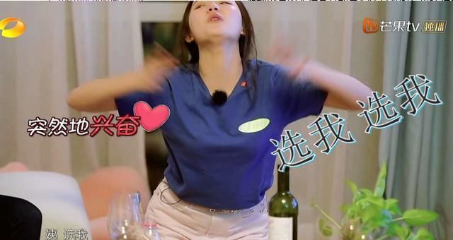 林允疯狂购物导致快递“堆成山”,被两个男邻居投诉,吓得直哆嗦