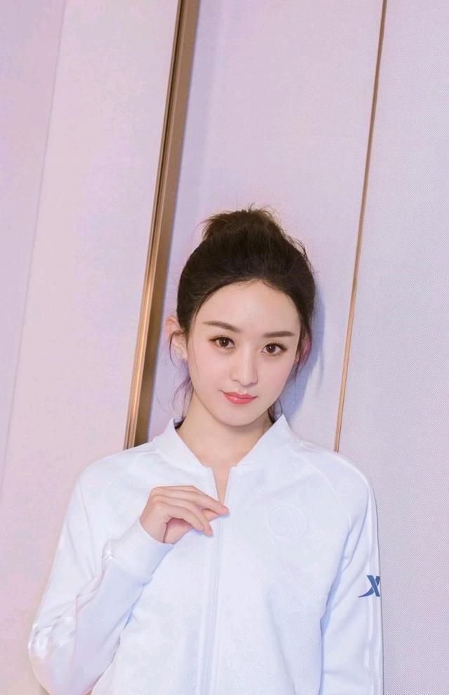 赵丽颖娇俏可爱造型精致优雅