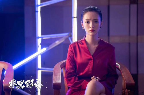 即白》在春节假期迎来正式收官,不俗的收视率让其成为2020年开年第一