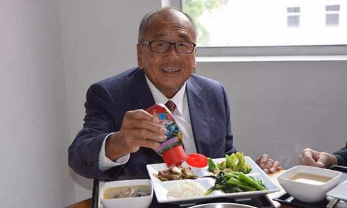 李文达的祖父李锦裳是李锦记的创始人,1888年,李锦裳为了谋生,开了一