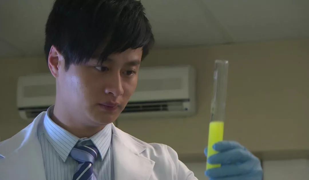 重温法证先锋3发现当年在演路人甲的他刚升上了男一