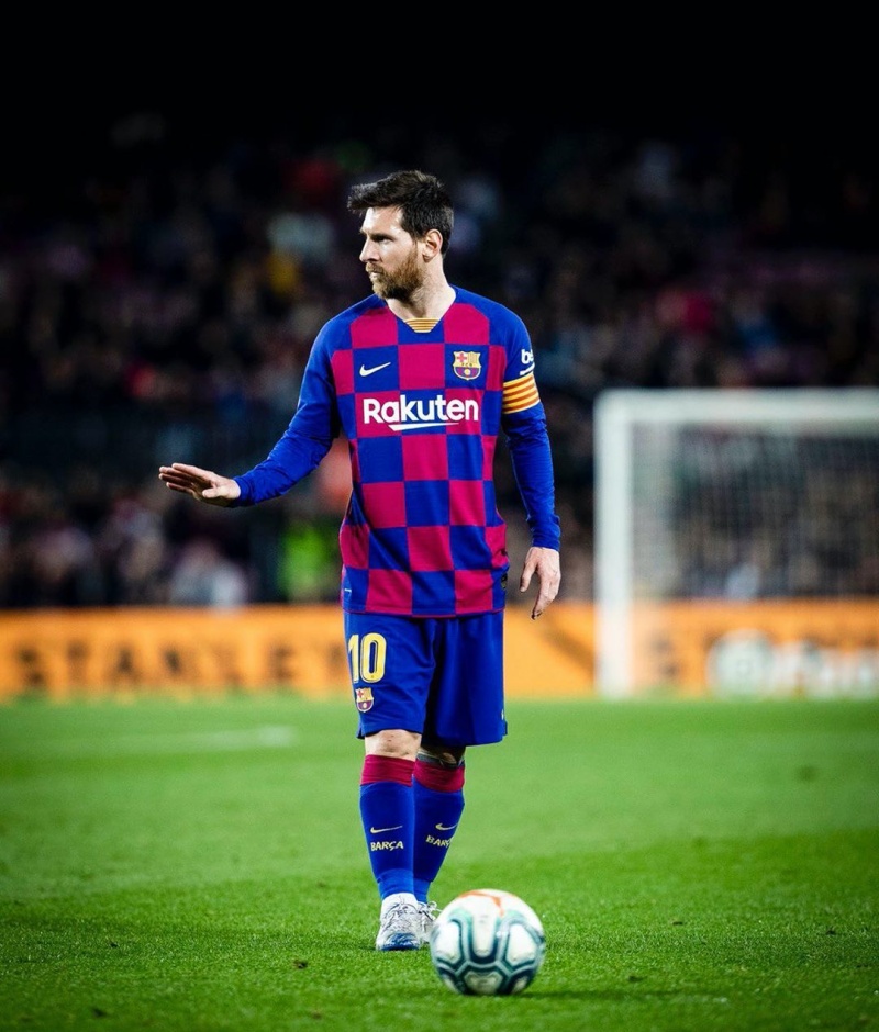 梅西完美10分,巴萨紧追皇马,黑马挤进前3