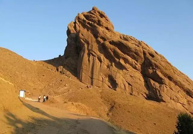 阿剌模忒堡(alamut),另一译阿拉穆特堡,阿剌模忒在波斯语中意思是「鹰