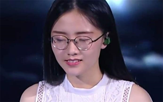 郭沁考上哪个大学了郭沁参加完中国好声音后回归学校现在她是一名大二