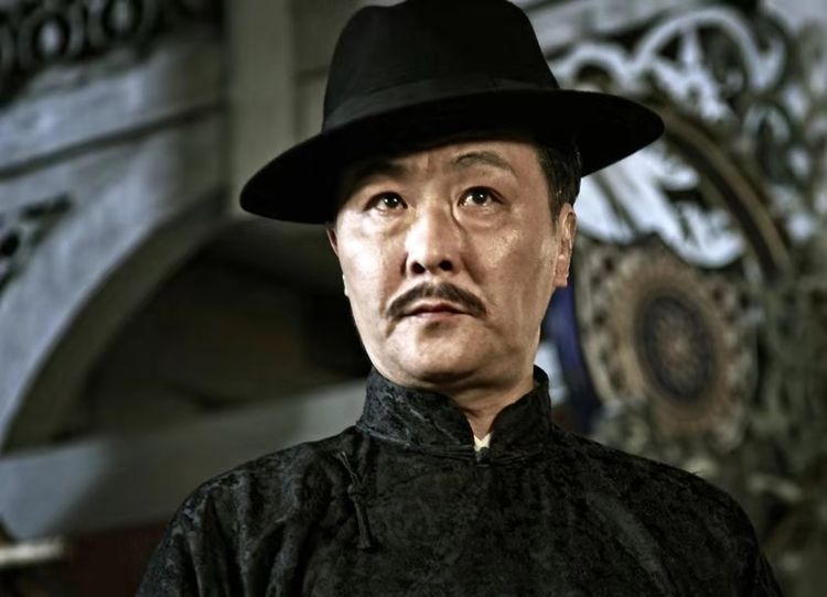 他是海外留学归来的演员,出道多年演戏无数,是业内公认的老戏骨