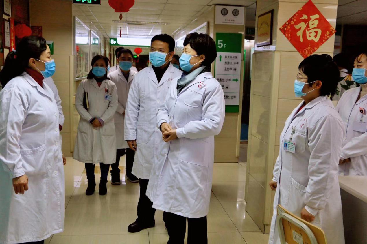 郭春英到四川省第四人民医院调研指导疫情防控工作