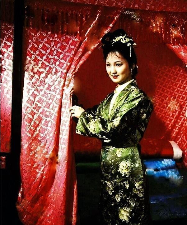 红楼梦里平儿对王熙凤忠心耿耿,平儿真的没有私心吗?