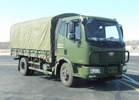 他们来了解放军来了开着一辆辆解放牌军用卡车向武汉人民驶来