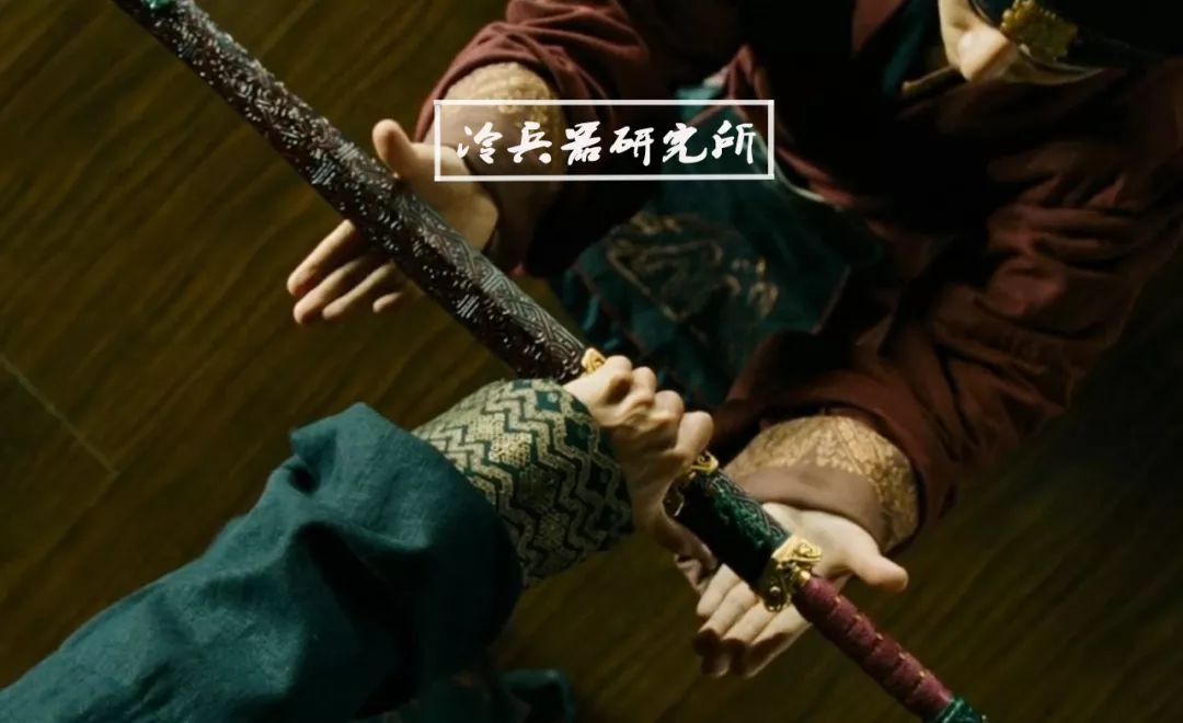汉代用不起铁制兵器 只能用青铜 居延汉简 当铁剑是手机就懂了 吴越 钢铁 兵器 新浪新闻