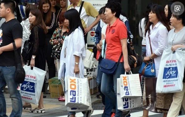日本人在中国疯狂购物，看看他们买的东西，差距一目了然涨知识了