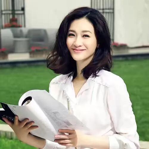 气质美女李小冉庆余年中的长公主她居然是70后