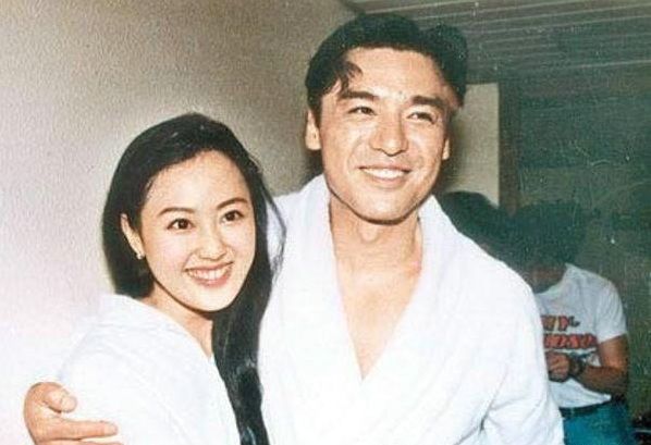 53岁章小蕙近照风韵犹存仍无人敢娶这个年龄还是吓死人的惊艳