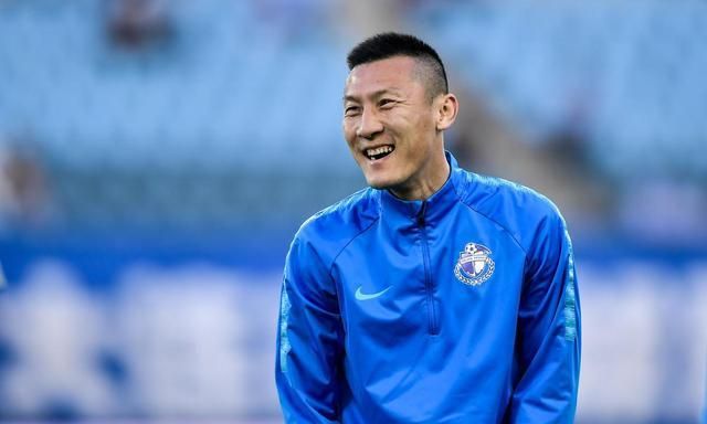 你是大连足球的传奇,新赛季的周挺,将仍然坚挺