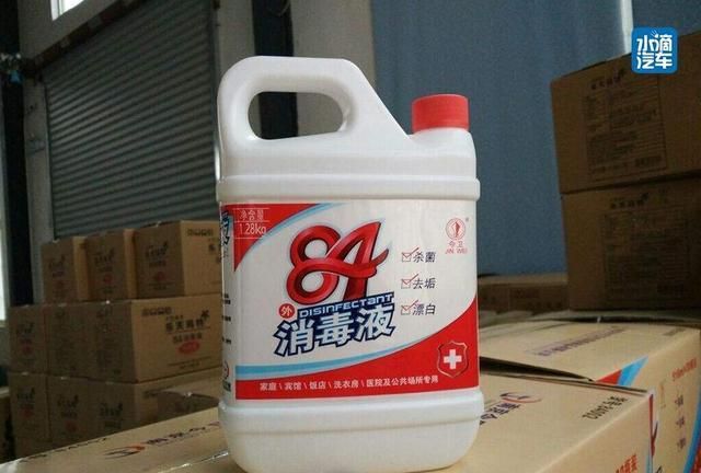 多数家庭只能使用日常储备的84消毒液,医用酒精和过氧乙酸进行消毒