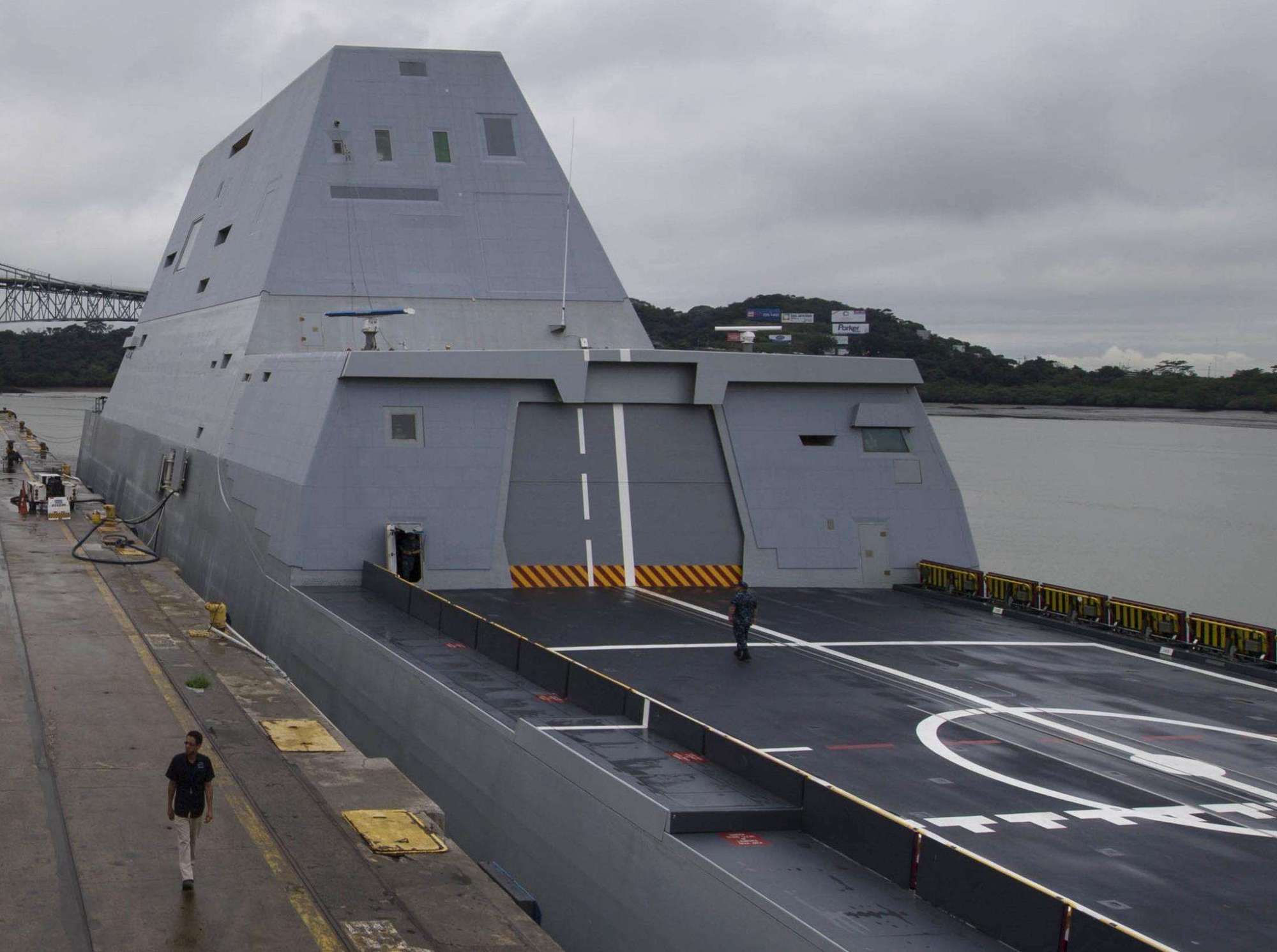 被誉为世界最强驱逐舰拥有科幻的外形却没有刹车功能