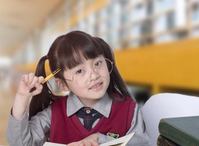 5岁的孩子很爱玩,渴望参加成人的社会实践活动,家长们可以通过游戏的