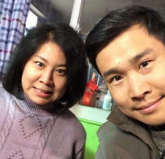 小沈阳晒全家福画面温馨,14岁闺女蜕变,长相清秀个头已超妈妈