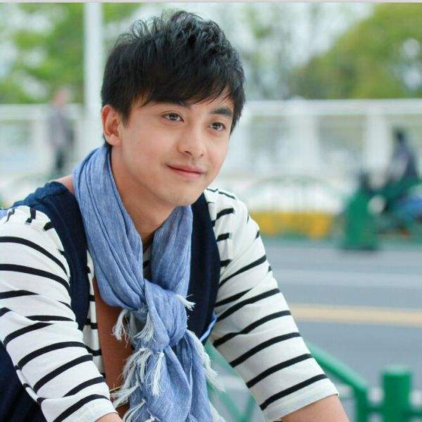 李佳航金甲战士是他最正经的角色琼瑶一眼认准他是御前侍卫