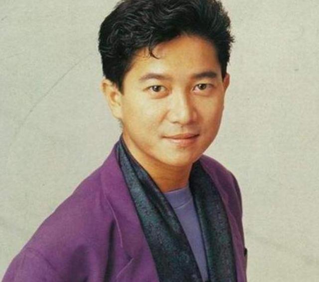 他是香港著名歌手,歌曲还获得十大中文金曲,35岁却遗憾离世|陈百强