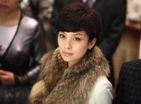 早期时候的齐芳参演过不少的电视剧,在《大秦帝国》饰演"荧玉公主",而