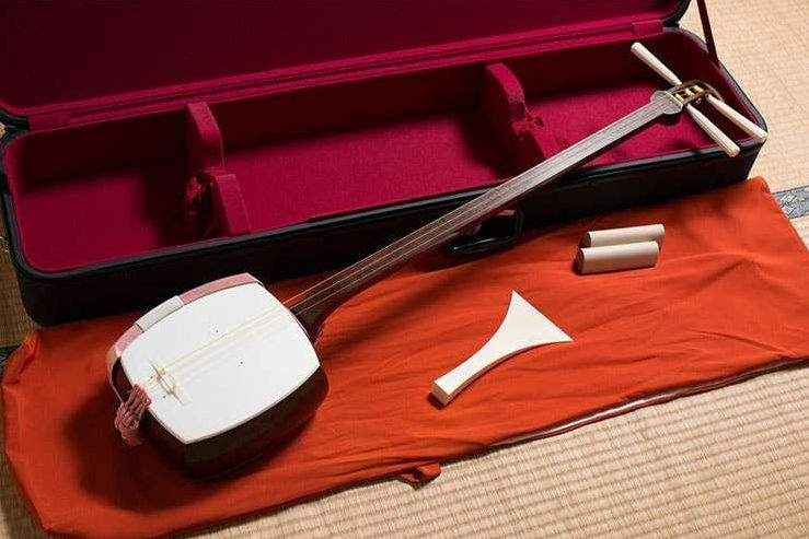 日本的这种乐器,用猫皮,狗皮制作,世所罕见,声色清幽而纯净