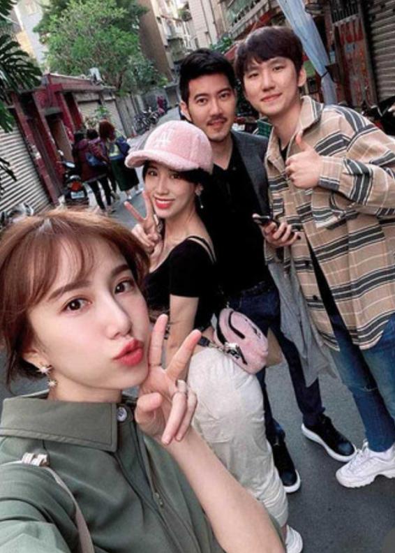 apple与妹妹瑶瑶(黄乔歆)也曾各自带着自己的另一半男友双双出游