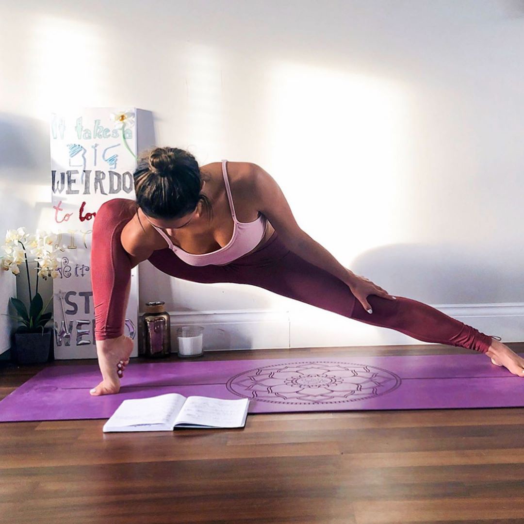 40岁霍思燕活成公主,凭借瑜伽塑形,变身冻龄美人