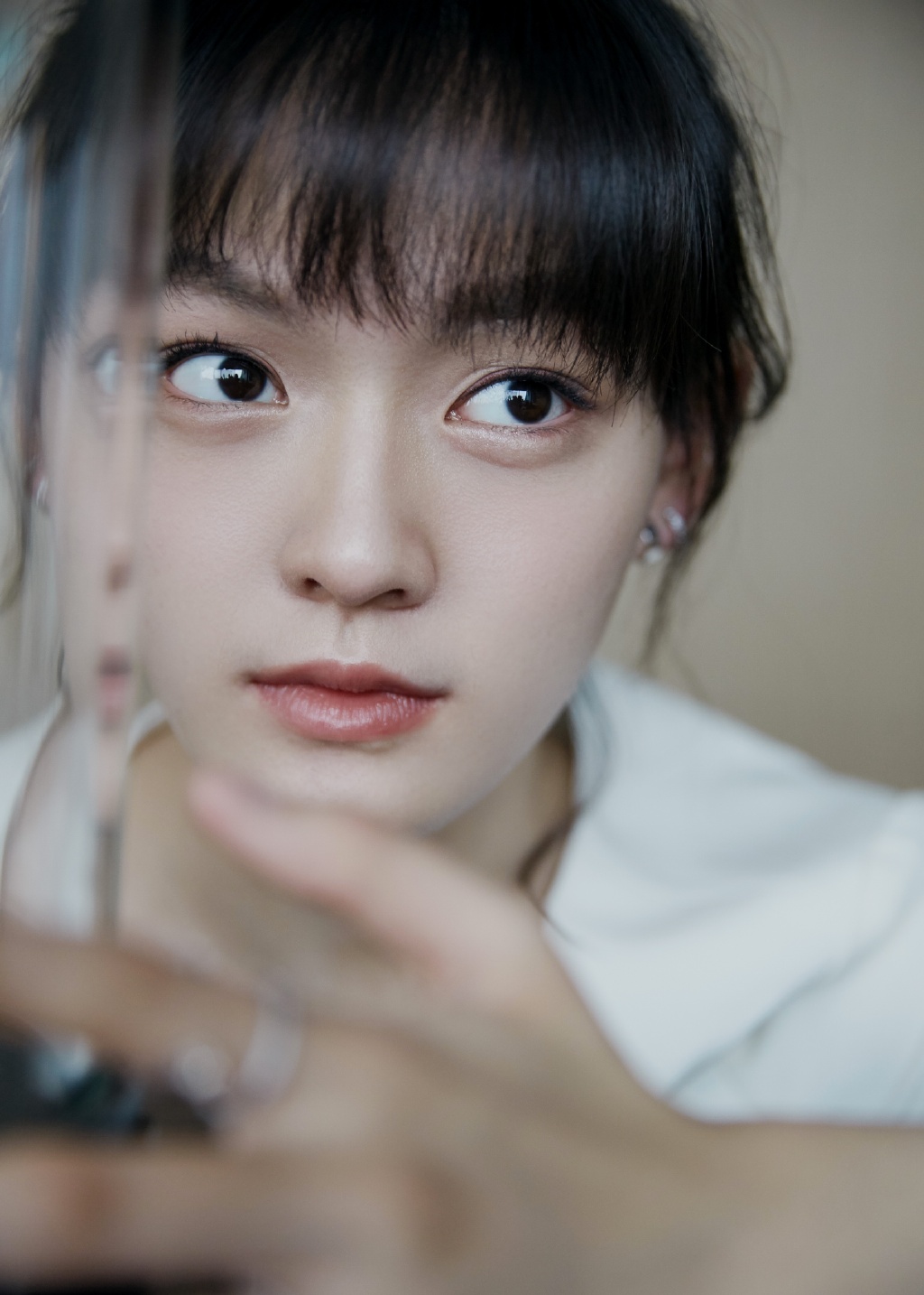 文淇终于长开了,穿黑白夹克羽绒清爽有型,年轻就是无惧素颜