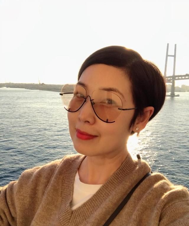 郑伊健前女友黎芷珊与肺炎患者同船后自我隔离