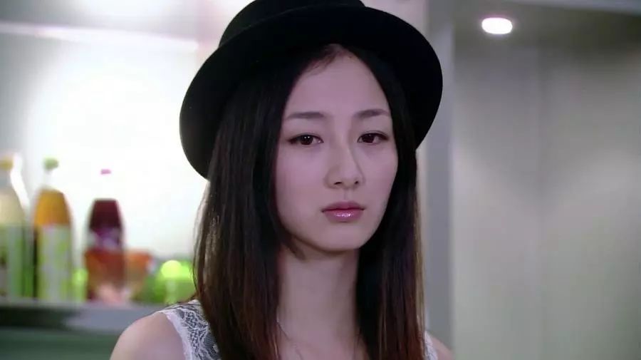 《步步惊情》中的富家千金孟心怡▼