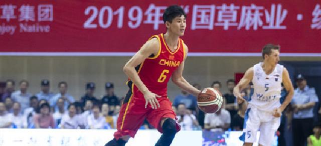 八一小将王俊杰晒弹钢琴视频