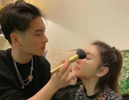 李雨桐错爱薛之谦后公布自己90后演员男友高磊鑫终于翻篇