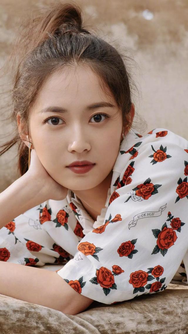 陈钰琪真的是太美了白色透视裙仙露好身材眼神藏着星辰大海