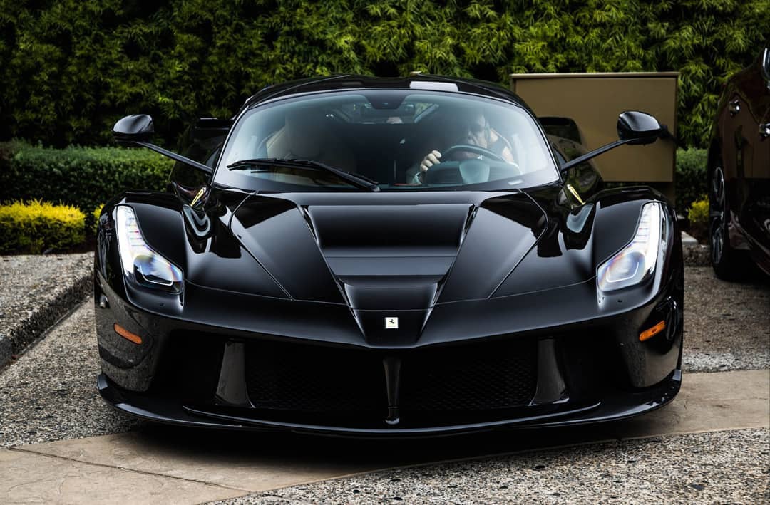 法拉利laferrari海外实车街拍 大气的运动感