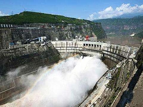 世界上"最大"水电站,超过三峡水电站,发电量高达3000亿度