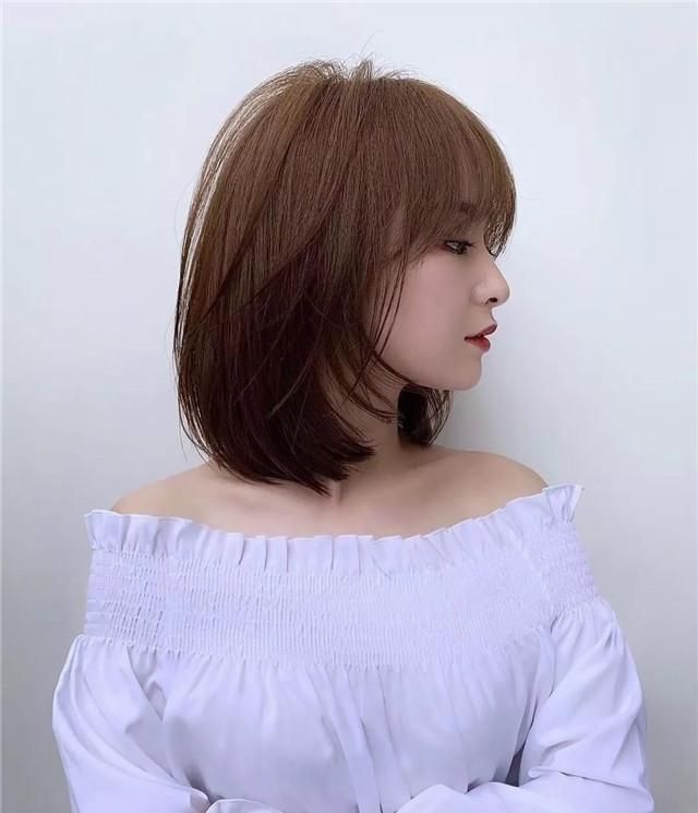 "锁骨发"早就过时了,今年流行的是"齐肩发",8成女生都适合