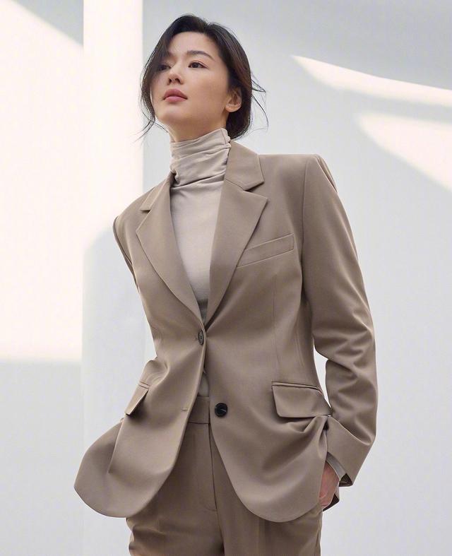 优雅千颂伊再回归!38岁全智贤美颜暴击,顶级神颜却不是第一美女