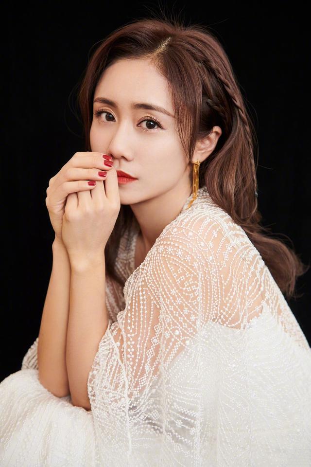 36岁刘芸身材真的好，私服也能穿出走秀气场，难怪结婚8年像初恋