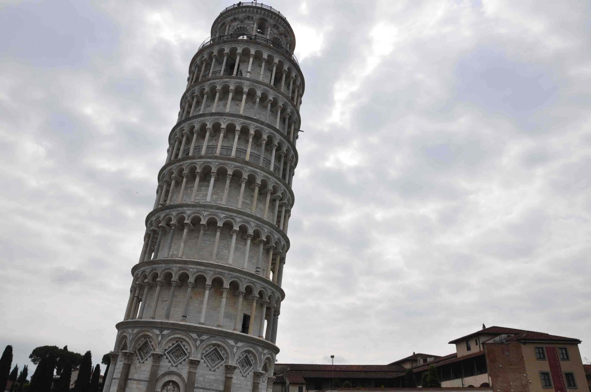 世界上最著名景点却是名副其实的危楼为修正4厘米花2亿