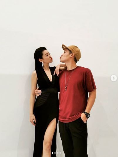 许孟哲牵手赵孟姿雪地相拥辣妻绝美婚纱倒雪乳