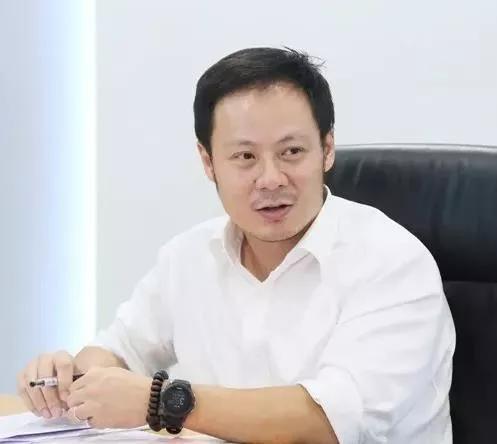 潮汕地产大佬黄楚龙扶次子上位,星河商置弃新三板赴港上市